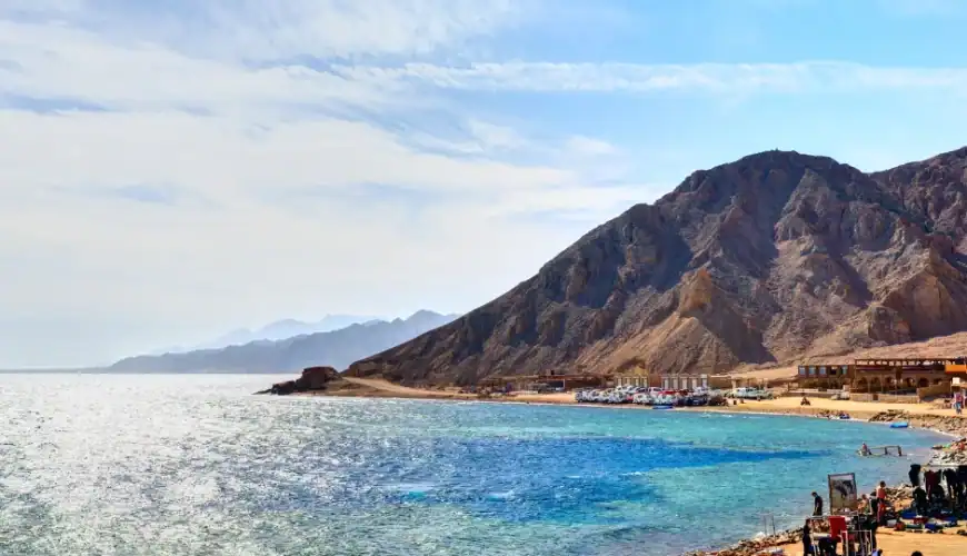 Mountian-red sea