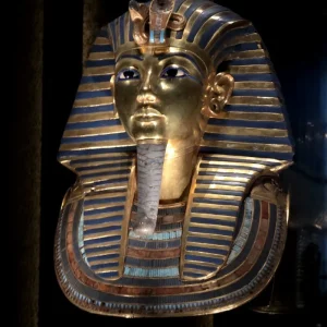 Top Attractions in Cairo 5 he King Tutankhamun Treasure